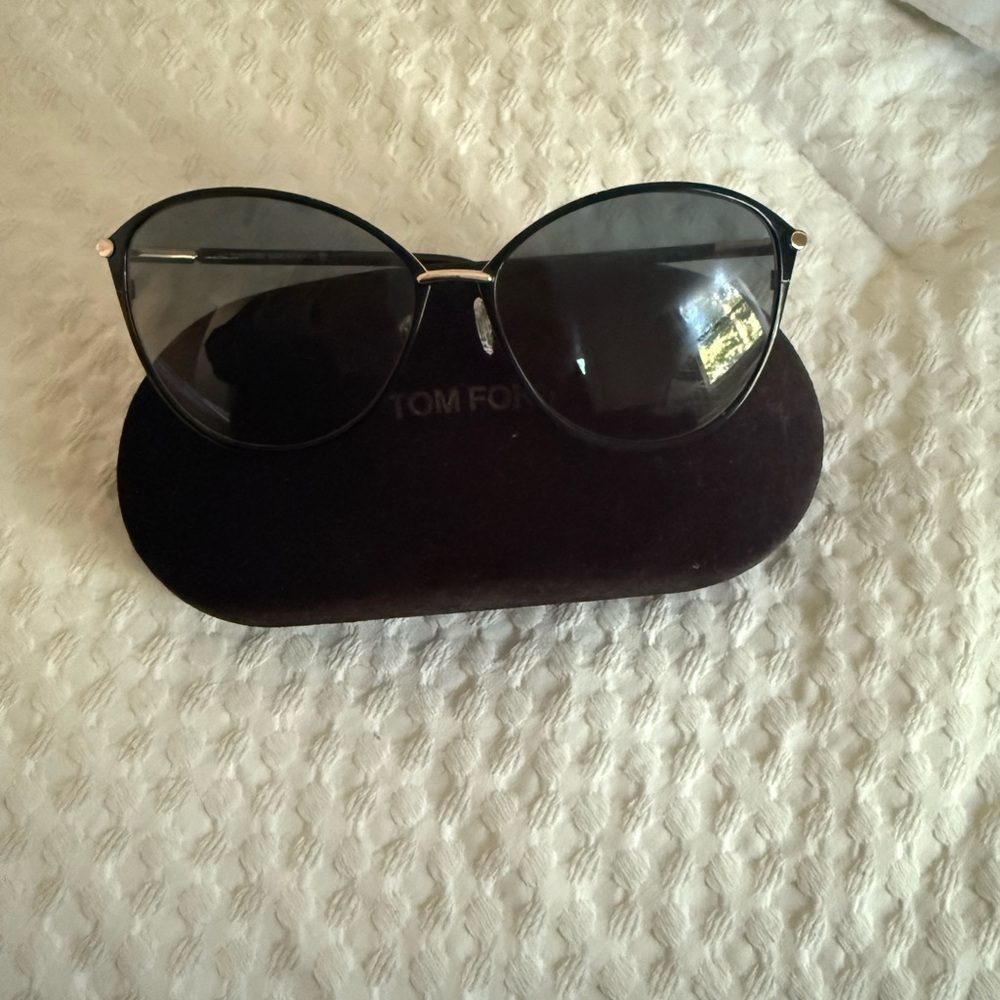 Tom Ford Elegant Black Sunglasses